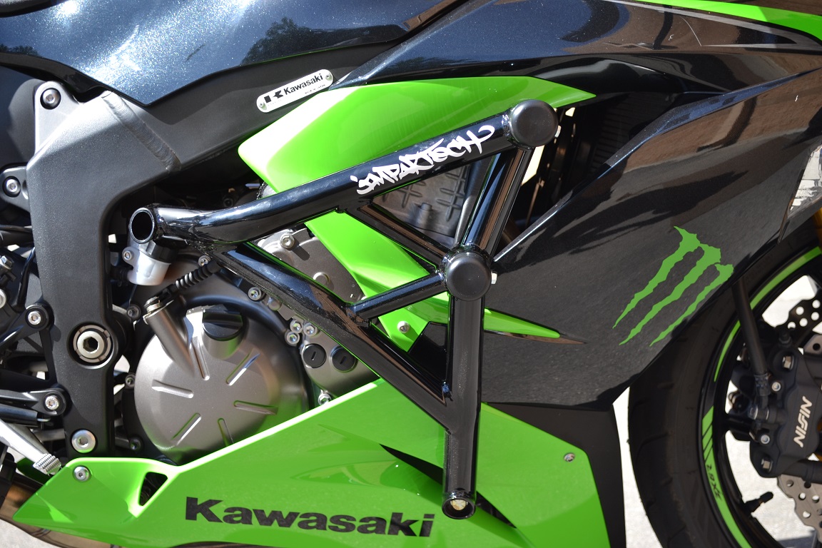 バイクパーツ、車パーツ輸入販売のAxxLのブログ お客様への施工 ZX6R 13 スタントカスタム