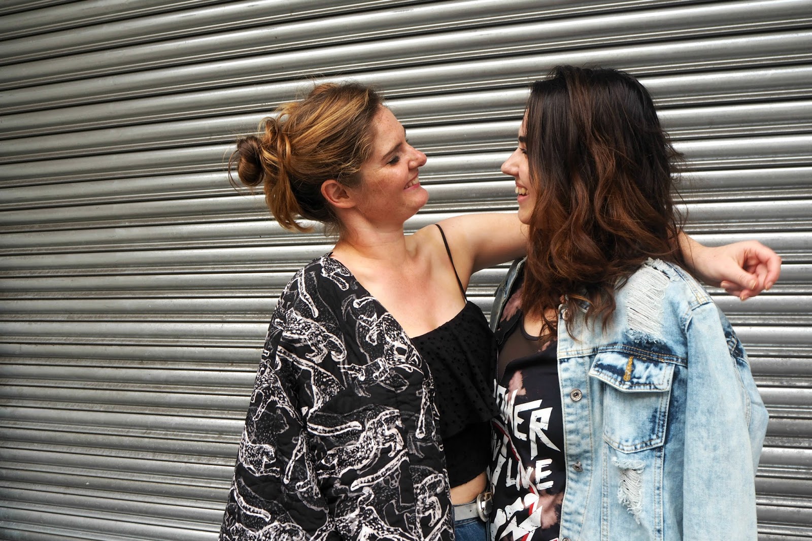 Sticky Fingers - Free Flowing Bubbles! Girls posing