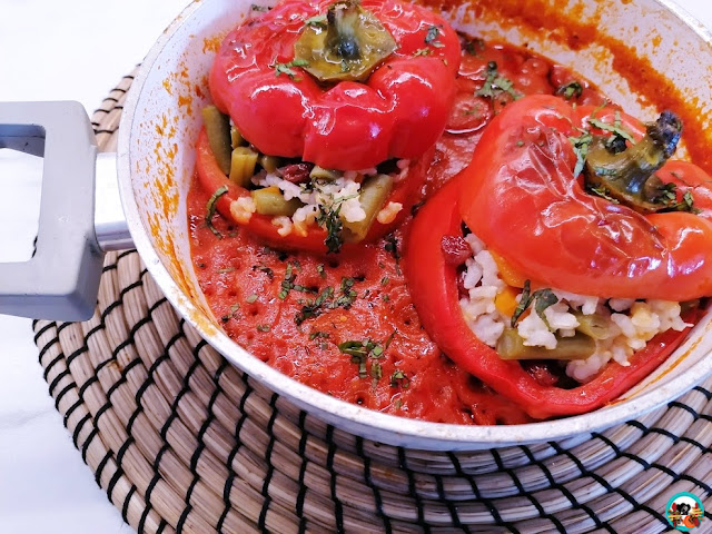 Pimientos rellenos de arroz y verduras