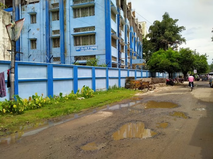বর্ধমান মেডিকেল কলেজ থেকে হাসপাতাল রোডের অবস্থা বেহাল, ক্ষোভ ছাত্রছাত্রী থেকে সাধারণের