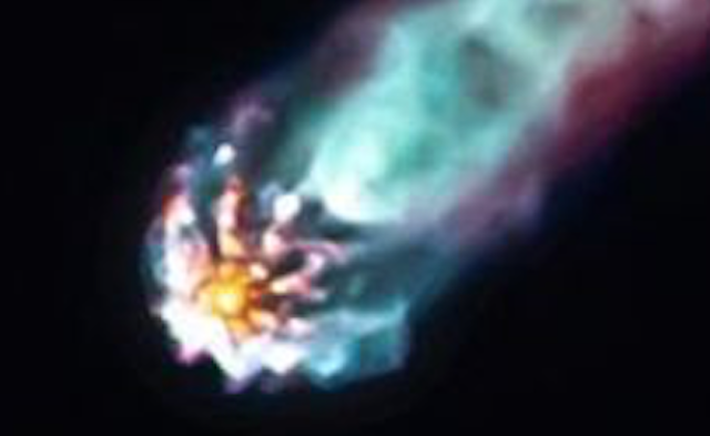 Meteor ou OVNI, première photo du genre prise par SpaceX  Ufovni2012%2B%25281%2529