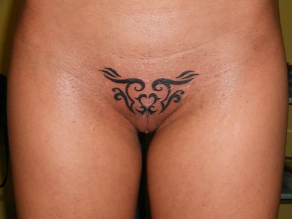 GetatoeÃ«erd Vagina dicht omhoog S eierstok Pussy Tattoo Filmvz Portal