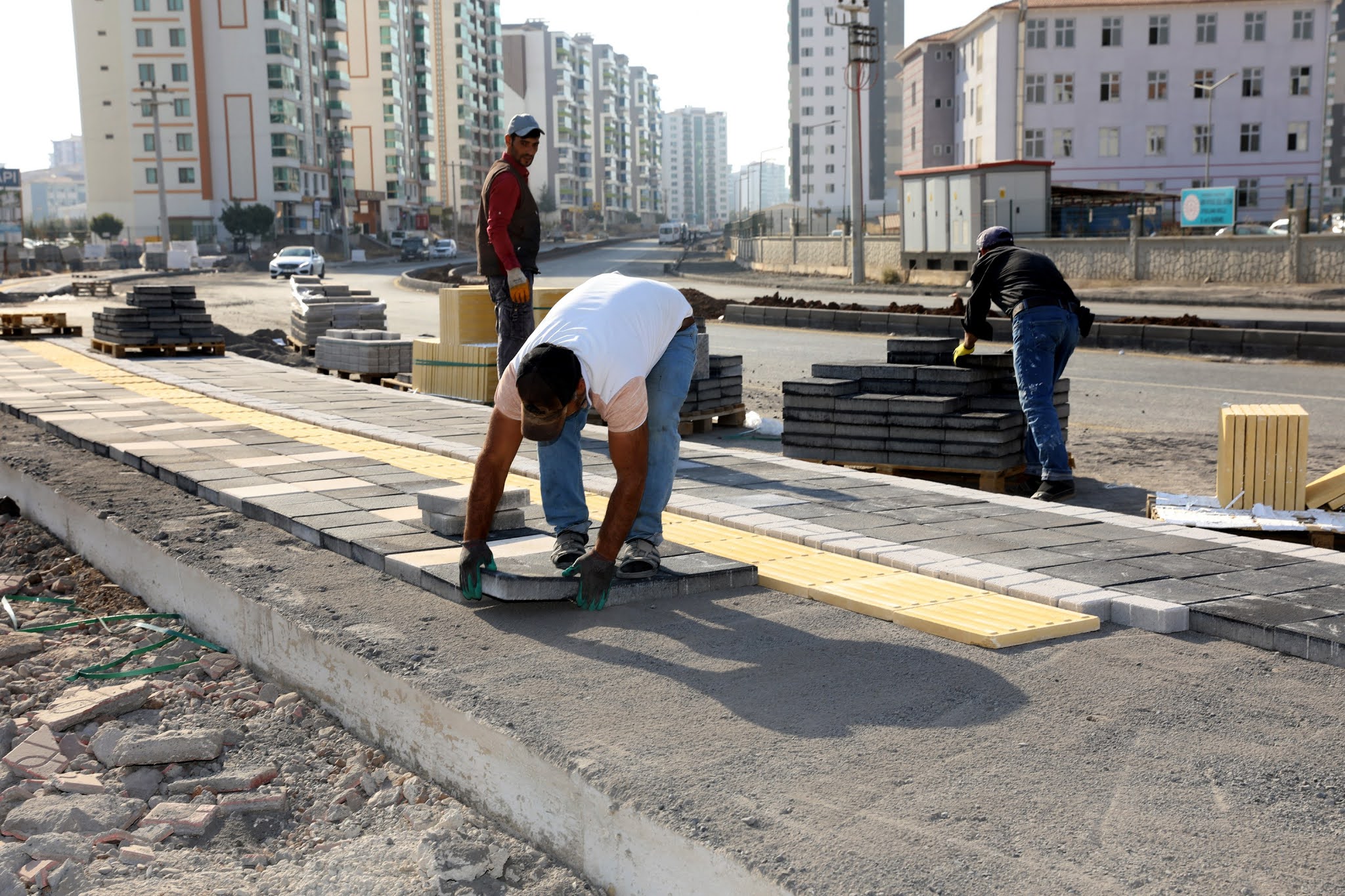 Mastfroş Caddesinde çalışmalar devam ediyor