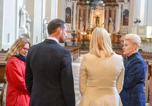 Crown Princess Mette-Marit and Crown Prince Haakon met with Lithuanian President Dalia Grybauskaite at Presidential Palace in Vilnius.