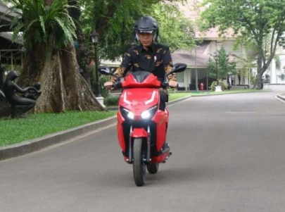 Sempat Diperiksa Polisi Pemenang Lelang Motor Listrik Jokowi Senilai 2,5 M Sempat Diperiksa Polisi Pemenang Lelang Motor Listrik Jokowi Senilai 2,5 M