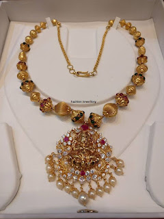 White And Gold Pearl Ruby Jewellery Necklace.