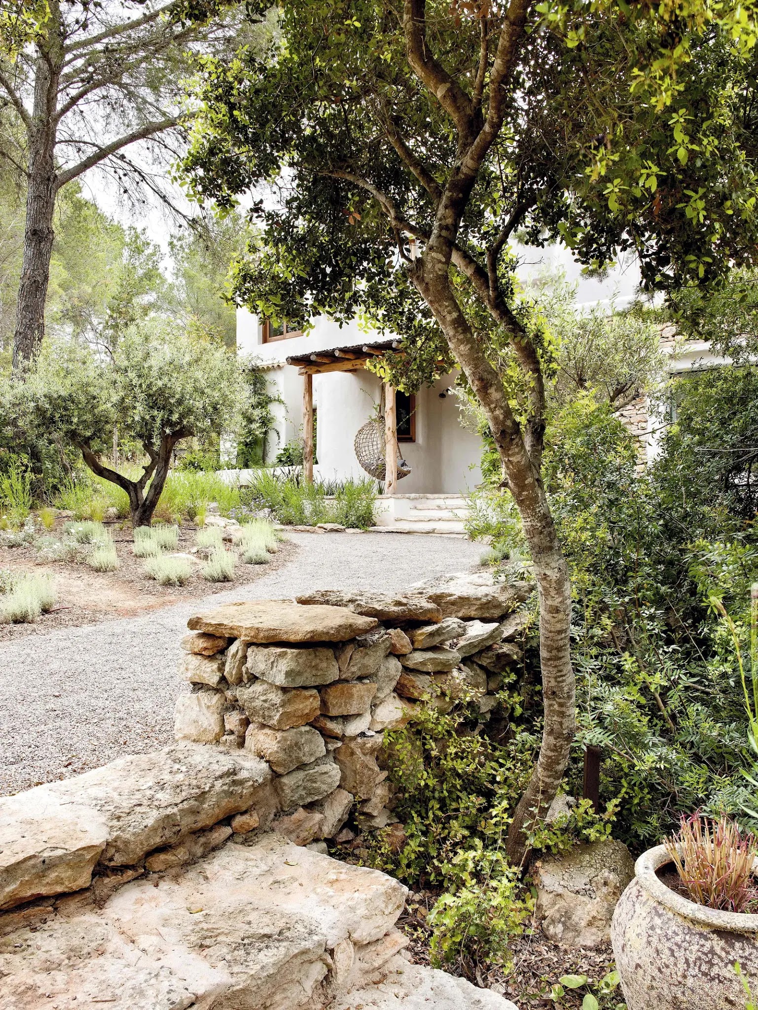 A house in Ibiza that recovers the peasant essence