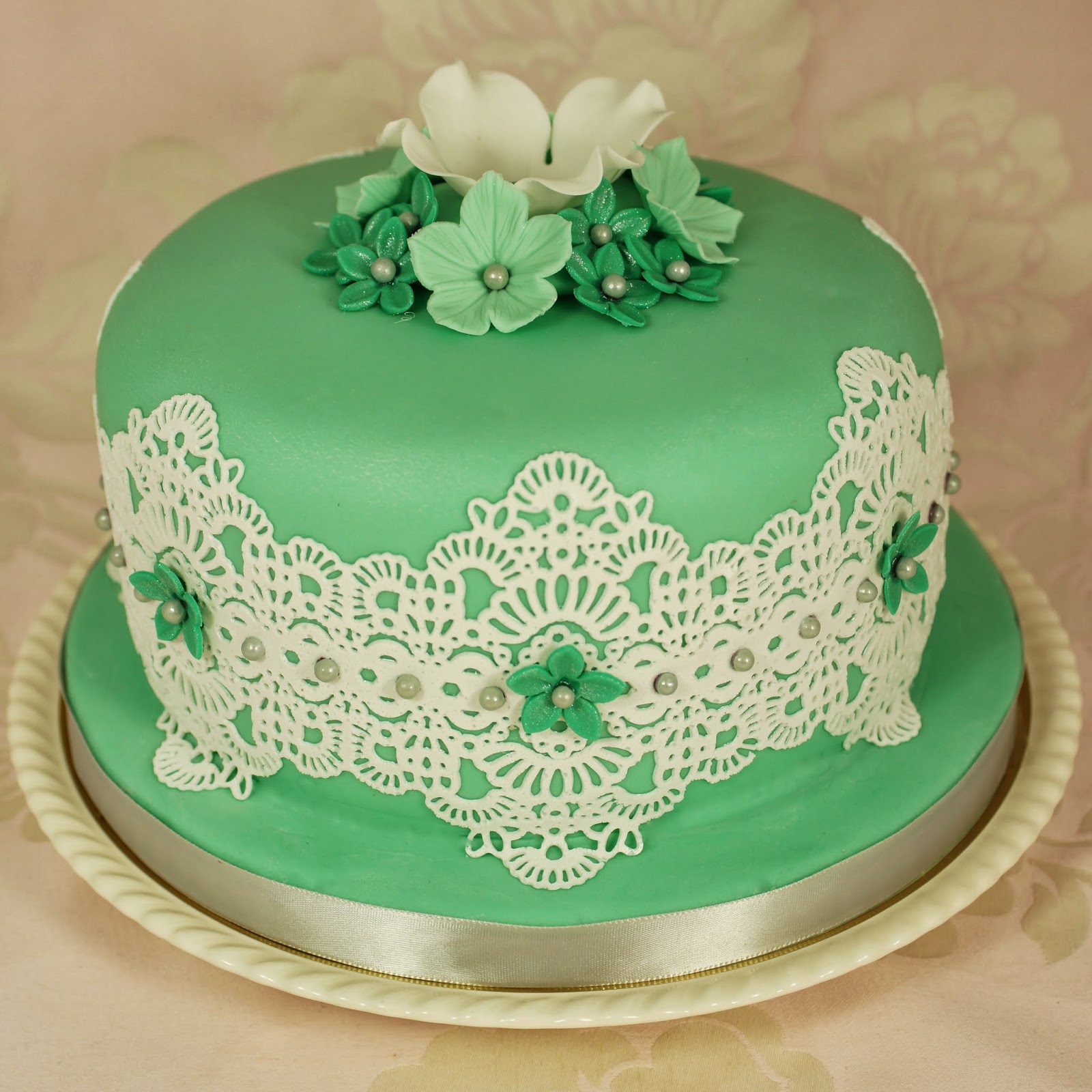 Adventures in Sugarland Cake Lace Making it work for me