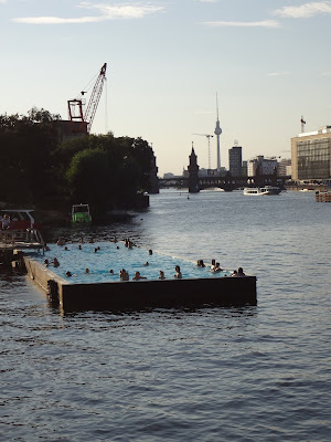 swimming pool Spree river Berlin 