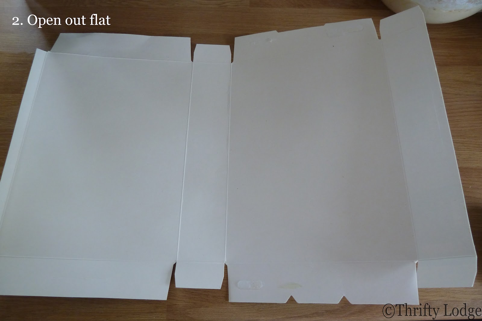 Thrifty Lodge: Make Your Own Cake Board