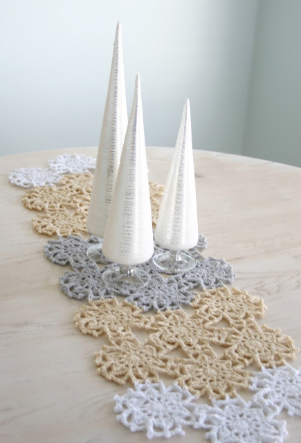 Fallen Snow Runner Crochet Pattern by Susan Carlson of Felted Button