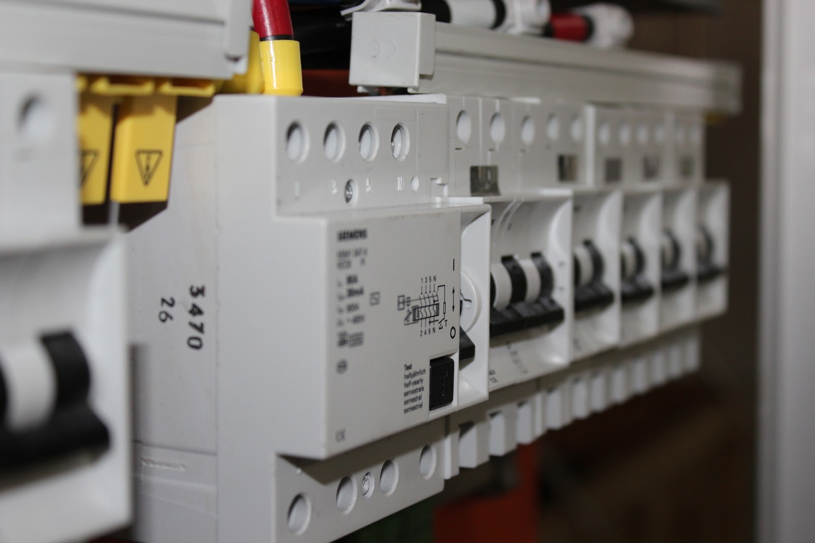 Materi Fisika Listrik Dinamis Hal