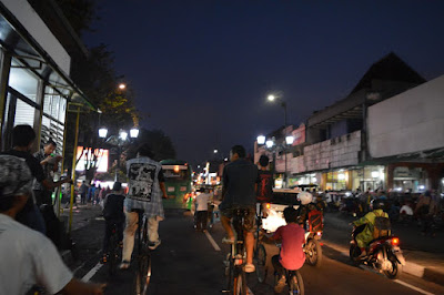 HARI BUMI : Tanam Pohon Daripada Tanam Beton