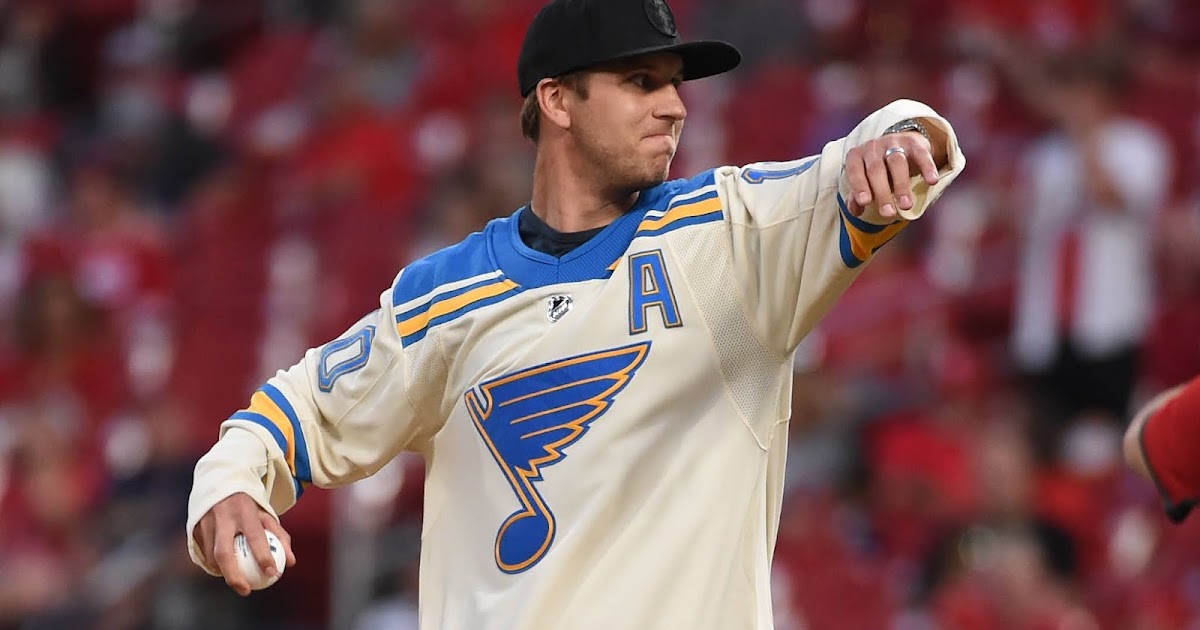 Blues promote Winter Classic look to third jersey! —