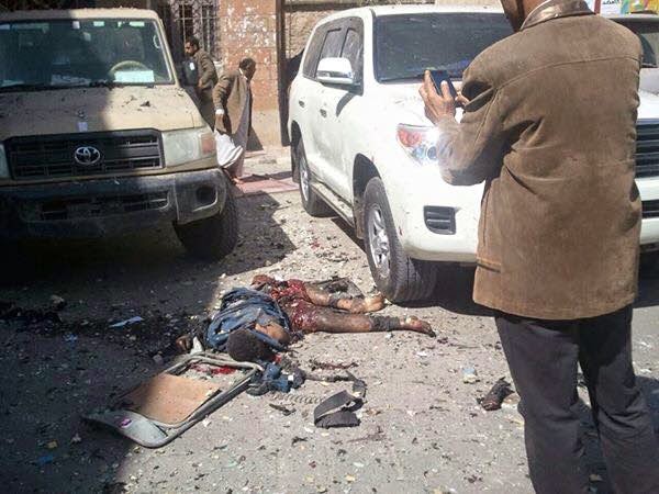 صومالي يرتدي ثياب نسائية يفجر نفسه في حفل باللمولد النبي وسط اليمن (محدث )