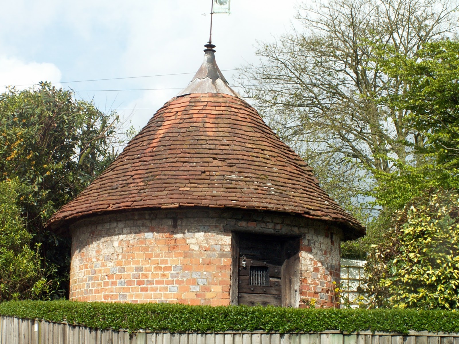 Roy's blog BERKSHIRE. Lockups at Aldermaston, Hungerford and Pangbourne.