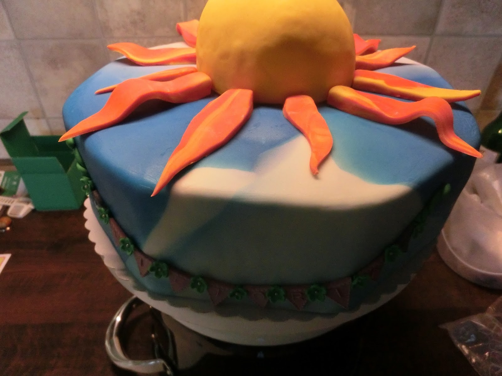 &amp;quot;Rot-Knäppchen&amp;quot; backt...: 04.10.2015 - Sonnentorte für Victoria / Sun-Cake