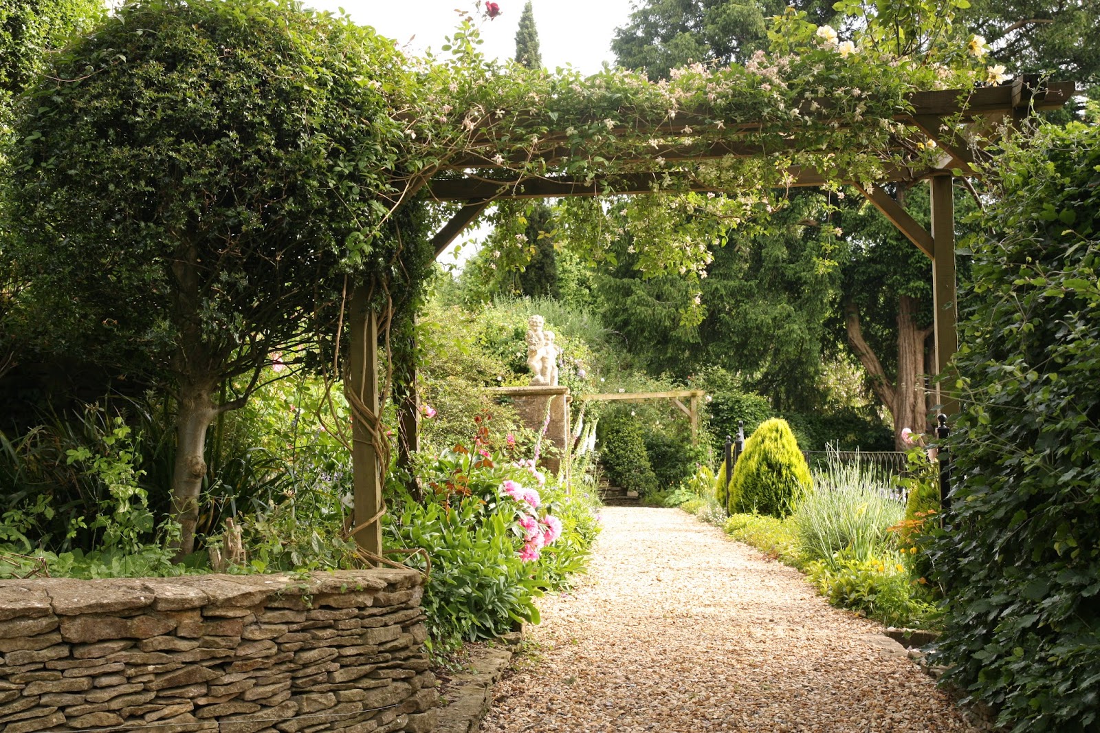 Kärleksstigen Eastleach House Garden Trädgårdslycka