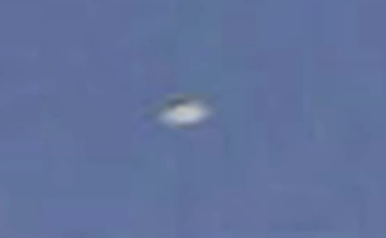 UFO SIGHTINGS DAILY: Three UFOs Caught On Video Over Dallas, Texas On ...