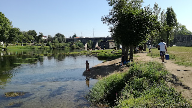 Zona de banhos do Rio Cávado na praia fluvial do Bico