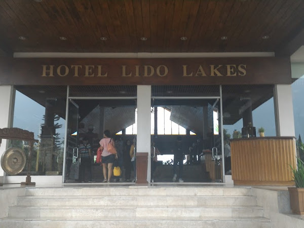 Satu Malam di Lido Lakes Resort