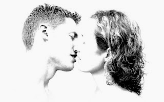 Hot Kissing Scene idolscouture