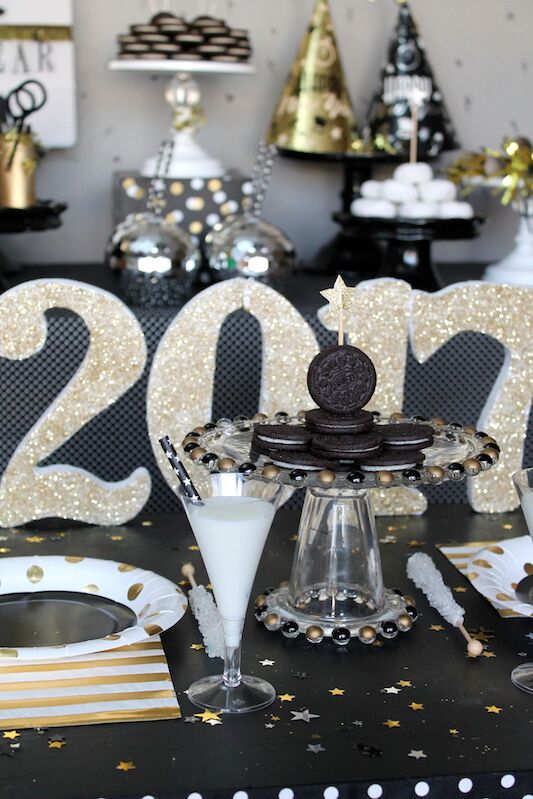 NYE party ideas | Silver and Gold! - LAURA'S little PARTY