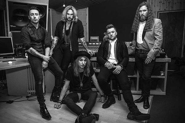 INGLORIOUS - Inglorious (2016) inside