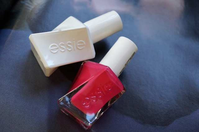 Essie Gel Couture 'The It-Factor' & Top Coat