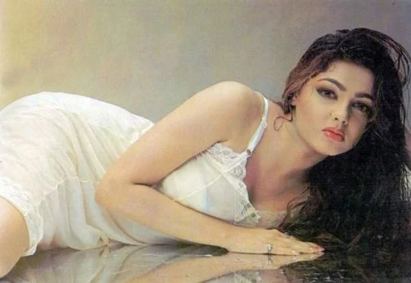 mamta kulkarni-backtbollywood