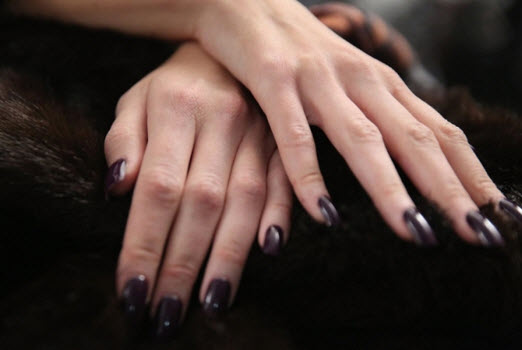 Hóa chất trong tóc và móng tay có thể gây độc cho con người