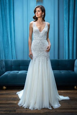 Enaura Bridal SLEEVELESS FIT AND FLARE V-NECKLINE WEDDING DRESS