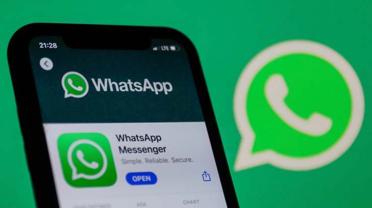 How to track someone's location using whatsapp