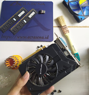 Tips Trik Membersihkan PC Agar Tidak Overheating bersihkan komponen dari debu dengan kuas cat kering