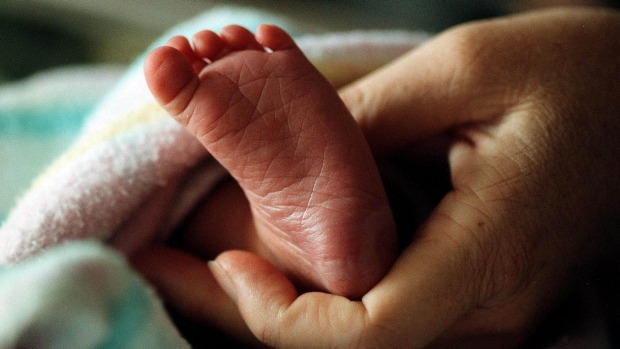 Wanita Ini Harus Bayar Puluhan Juta ke Rumah Sakit, Lantaran Melahirkan Dalam Mobil