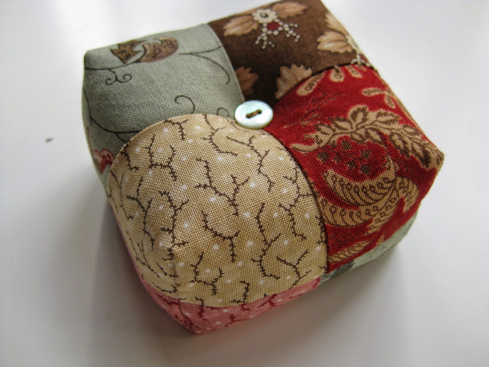 The Chain Piecer Pincushion tutorial