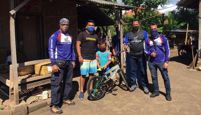 HOBI Bali Berbagi, Serahkan Masker dan Sembako di Buleleng