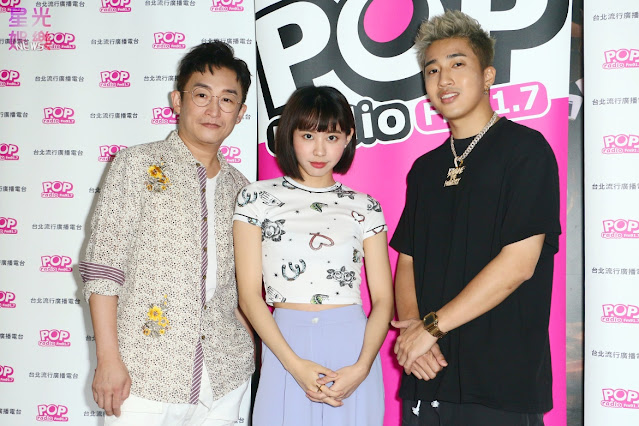 歌手徐哲緯(左起)、李芷婷、婁峻碩來到POP Radio台慶市集獻唱