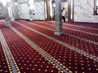 Hukum Meminjam Karpet Masjid