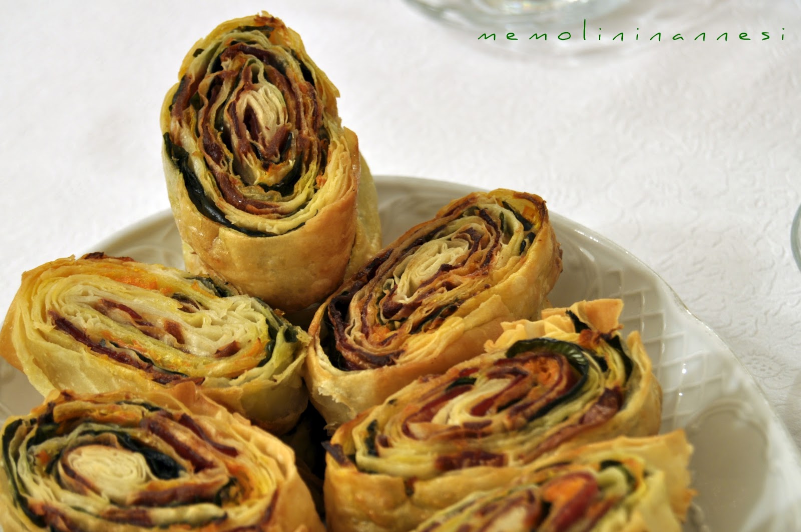 MEMOLİNİNANNESİ ÜÇ RENKLİ BÖREK..