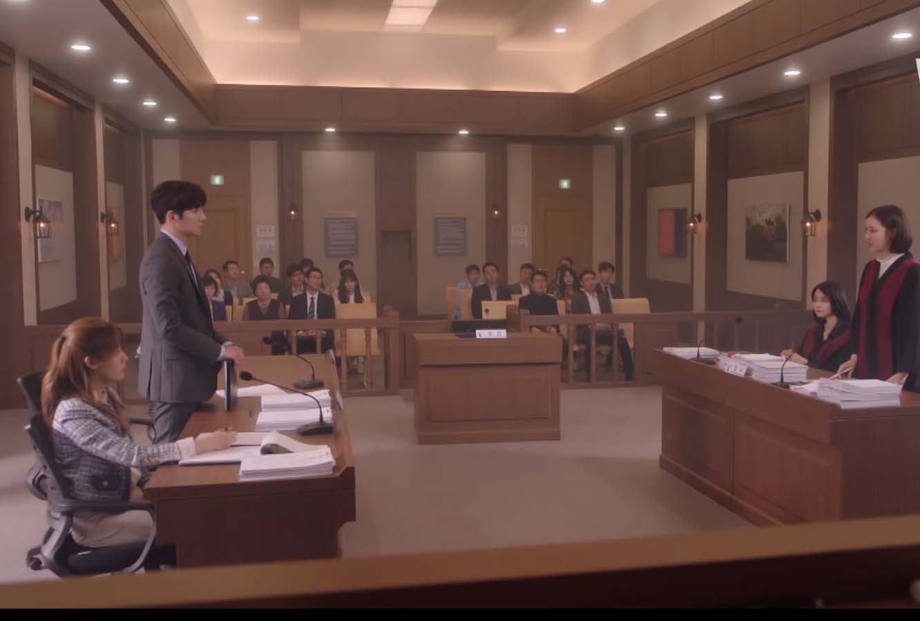 Eun Bong Hee (Nam Ji Hyun) and No Ji Wook (Ji Chang Wook) defending a client in court