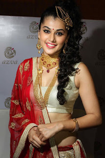 Taapsee Pannu Looks incredible in her ethnic Choli and Red Saree