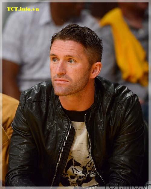 David Beckham giải ngố cho Robbie Keane