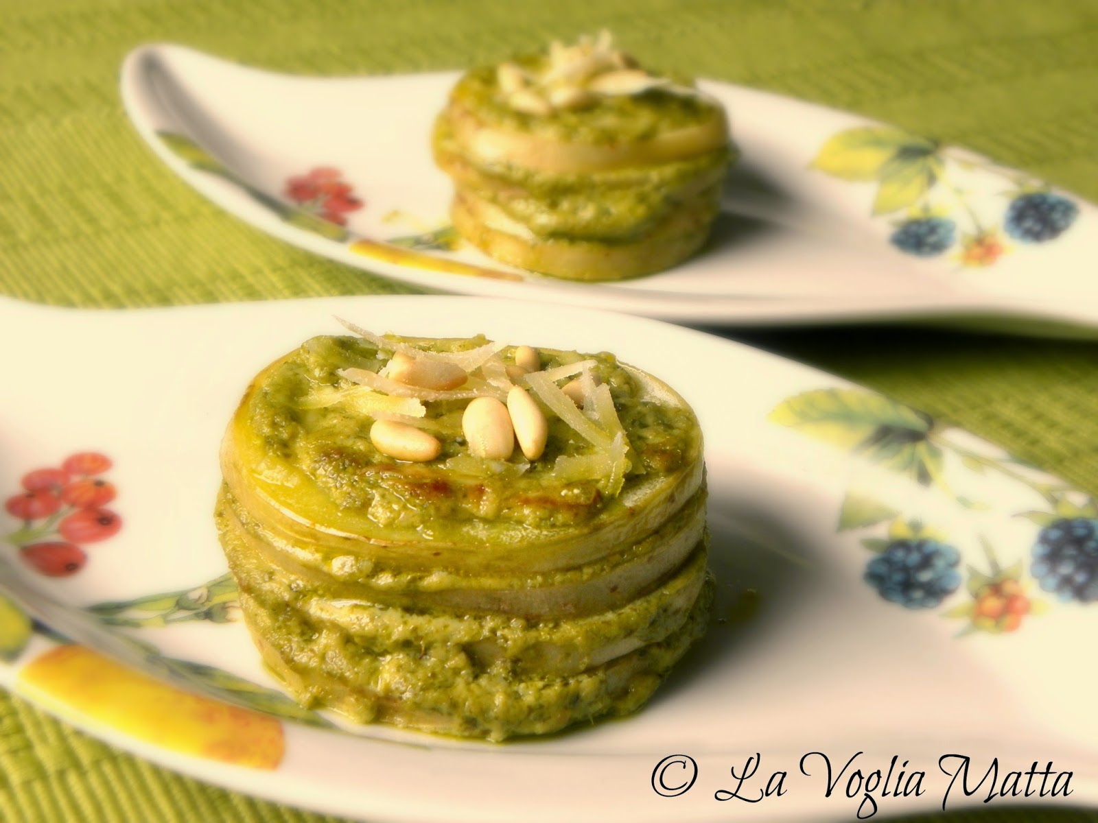 sfogliette di patate con pesto di basilico e ricotta