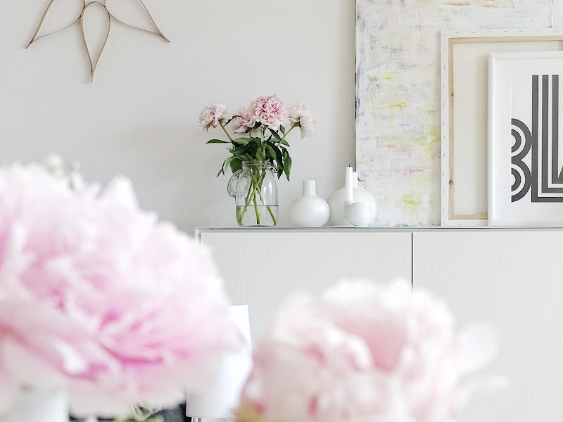 Gefüllte Pfingstrosen als als Wohnzimmer-Deko - www.mammilade.blogspot.de - 5 Lieblinge, Momente und Fotomotive der Woche Gefüllte Pfingstrosen als Wohnzimmer-Deko - www.mammilade.blogspot.de - 5 Lieblinge, Momente und Fotomotive der Woche