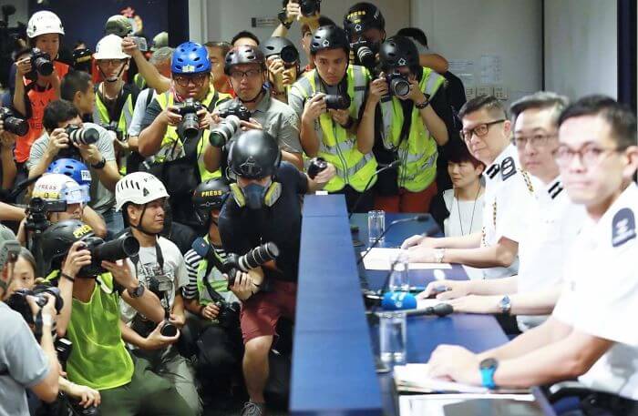 14 Powerful Photos Of The Massive Protests In Hong Kong That Depict People's Discipline And Respect 14 Powerful Photos Of The Massive Protests In Hong Kong That Depict People's Discipline And Respect