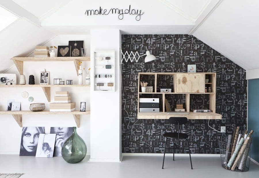 Despacho moderno y bonito en la buhardilla