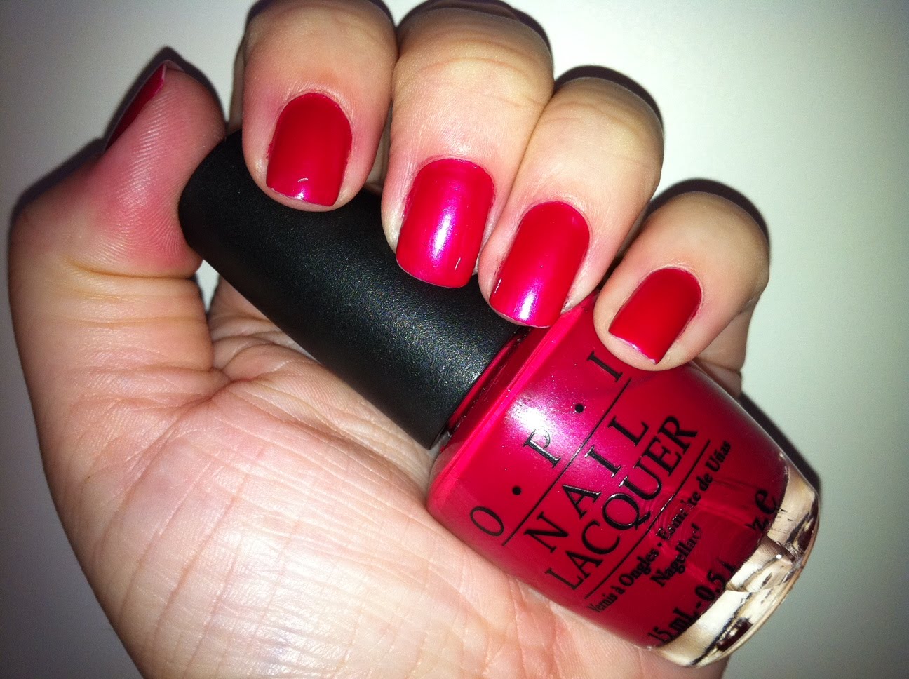 Esmalte da Áli: Califórnia Raspberry, OPI - Garotas Modernas