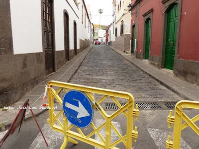 Las calles  del casco histórico de Arucas,Gran Canaria, en penoso estado 