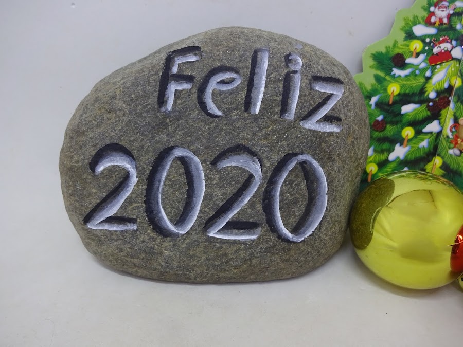 COMO PINTAR PIEDRAS CON LETRAS CON RELIEVE PASO A PASO